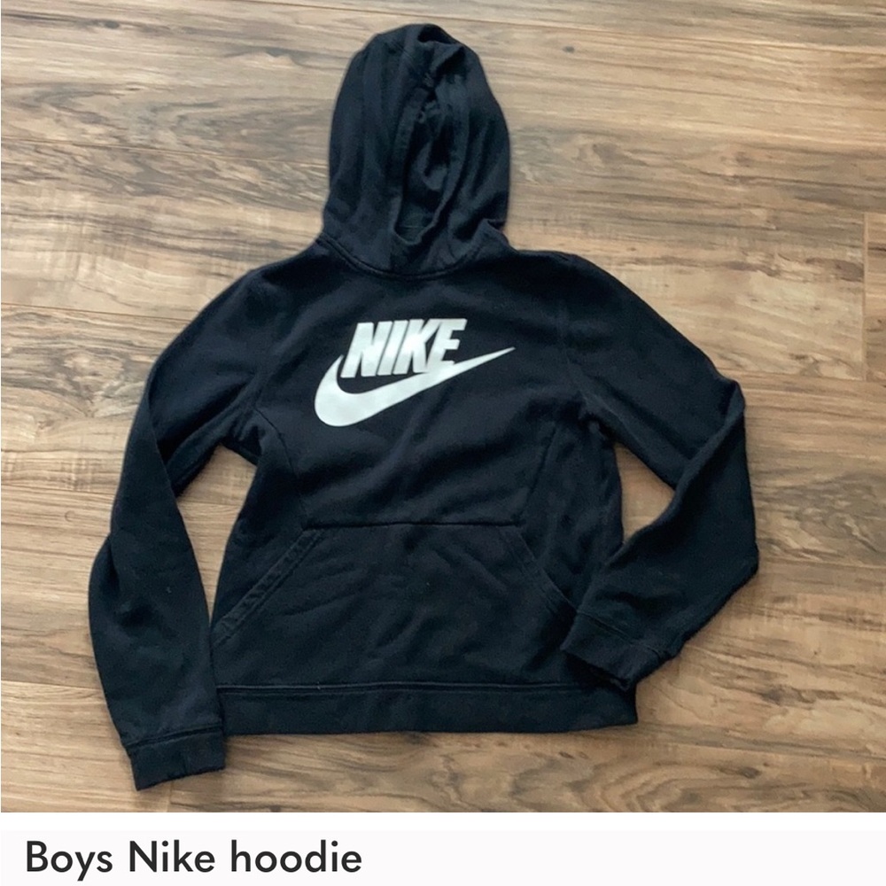 Nike Black Pullover Hoodie with Iconic Swoosh